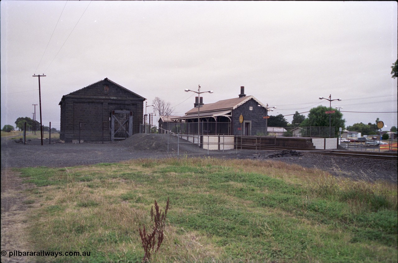 133-04
Little River, station overview looking towards Melbourne, goods shed, lamp room, station building.
