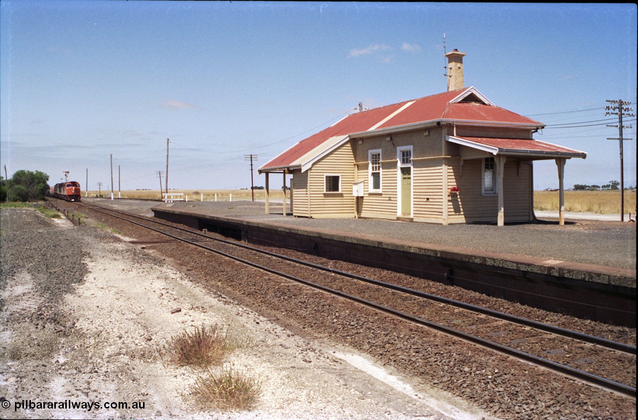 133-20
Gheringhap station building overview, down goods train 9169 arriving, looking towards Geelong from former No.2 platform.
