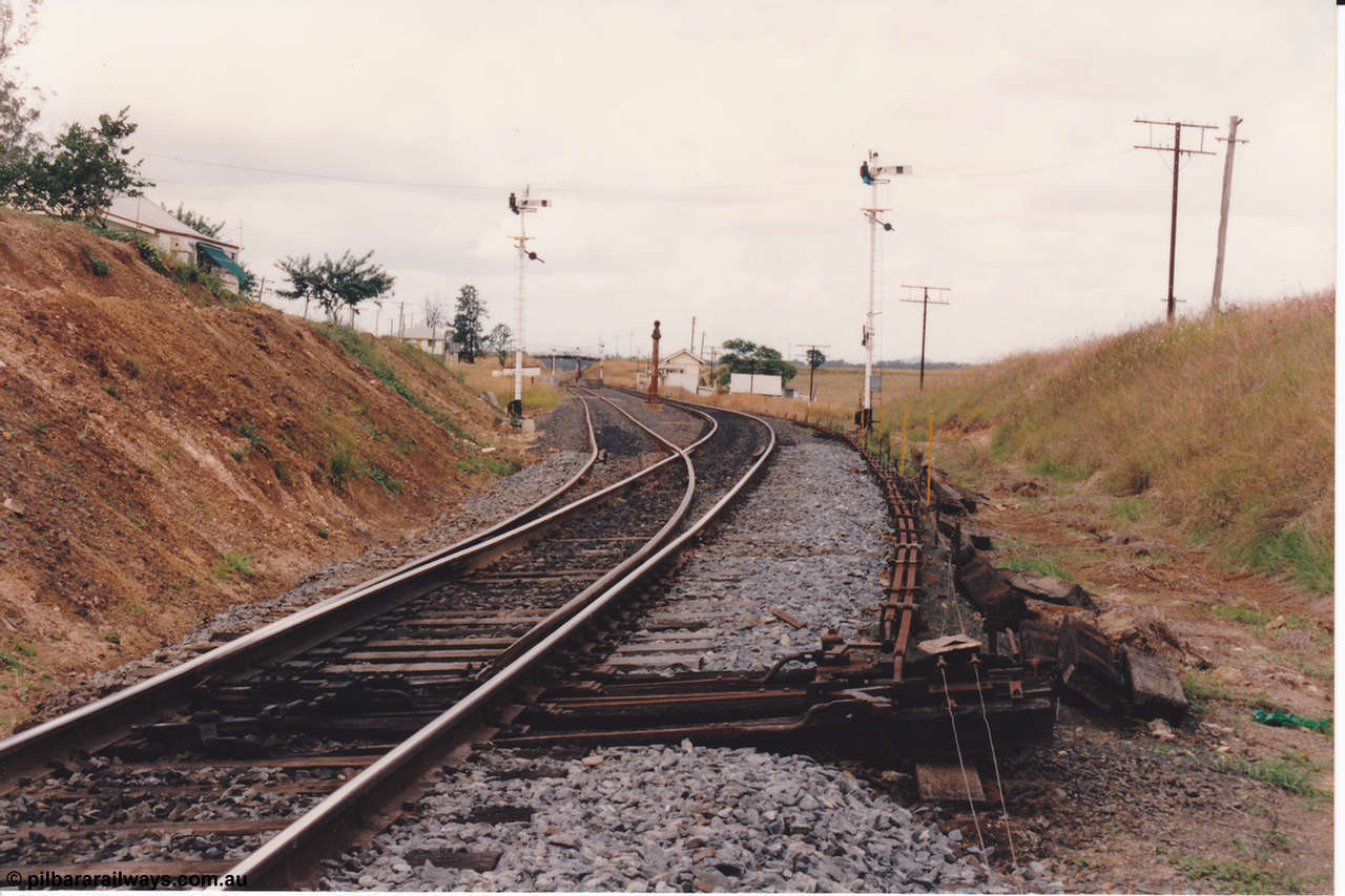 134-09
Kagaru, station overview, interlocking, points, down departure signals, north end of loop, looking south.
