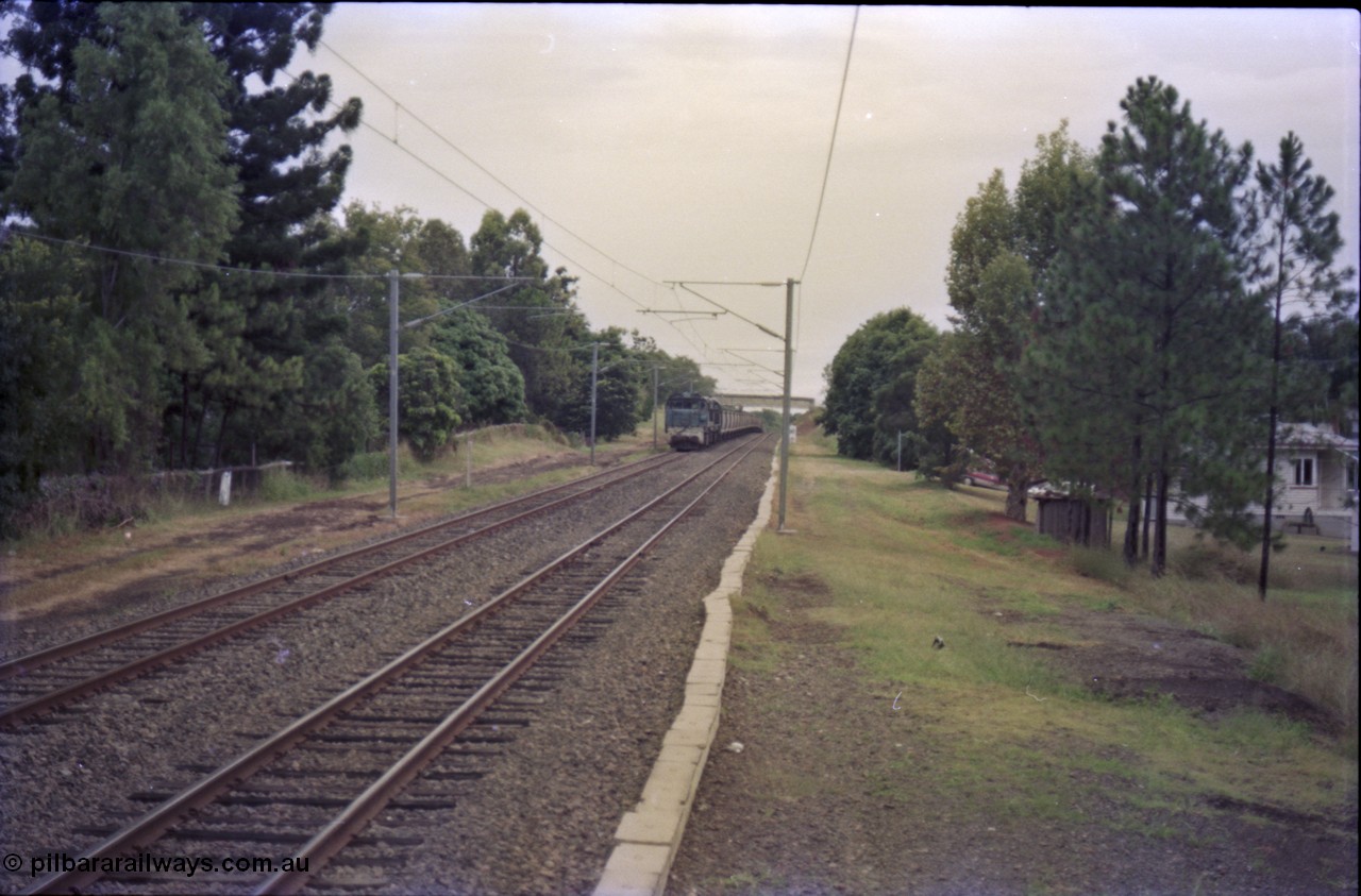 135-11
2400 class QR locos 2503 and 2500 with a loaded coal train, near Ipswich.
