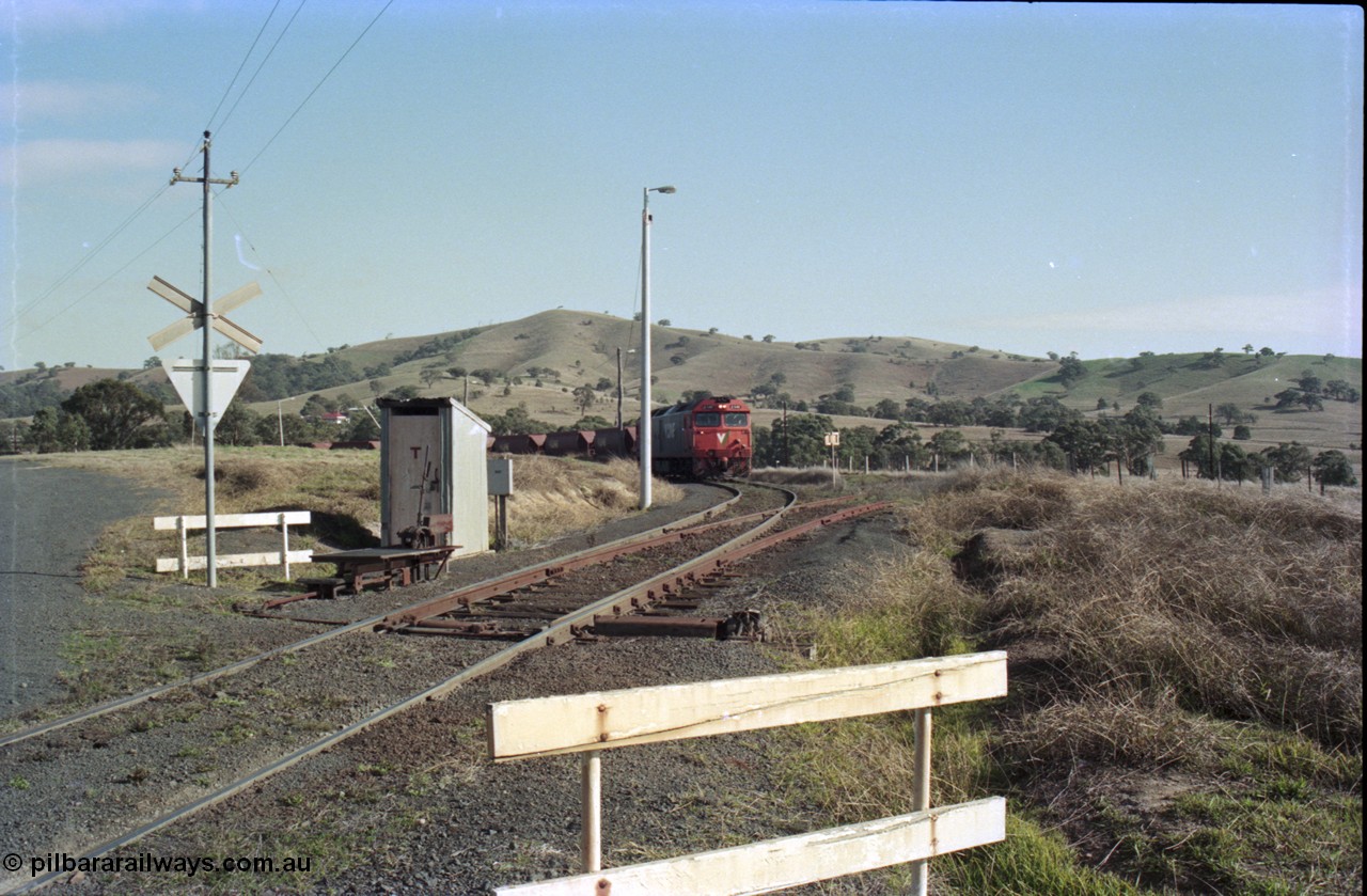 135-13
Kilmore East Apex Quarry siding, V/Line broad gauge G class G 540 Clyde Engineering EMD model JT26C-2SS serial 89-1273 arriving with the empty train 9315, points, telephone cabin, point lever.
Keywords: G-class;G540;Clyde-Engineering-Somerton-Victoria;EMD;JT26C-2SS;89-1273;