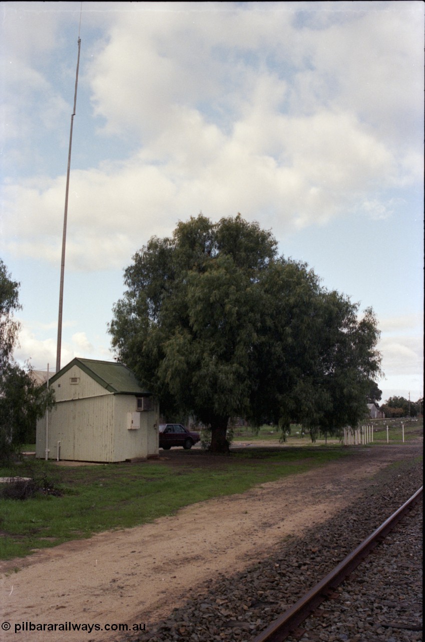 136-04
Mathoura station building, radio repeater mast.
