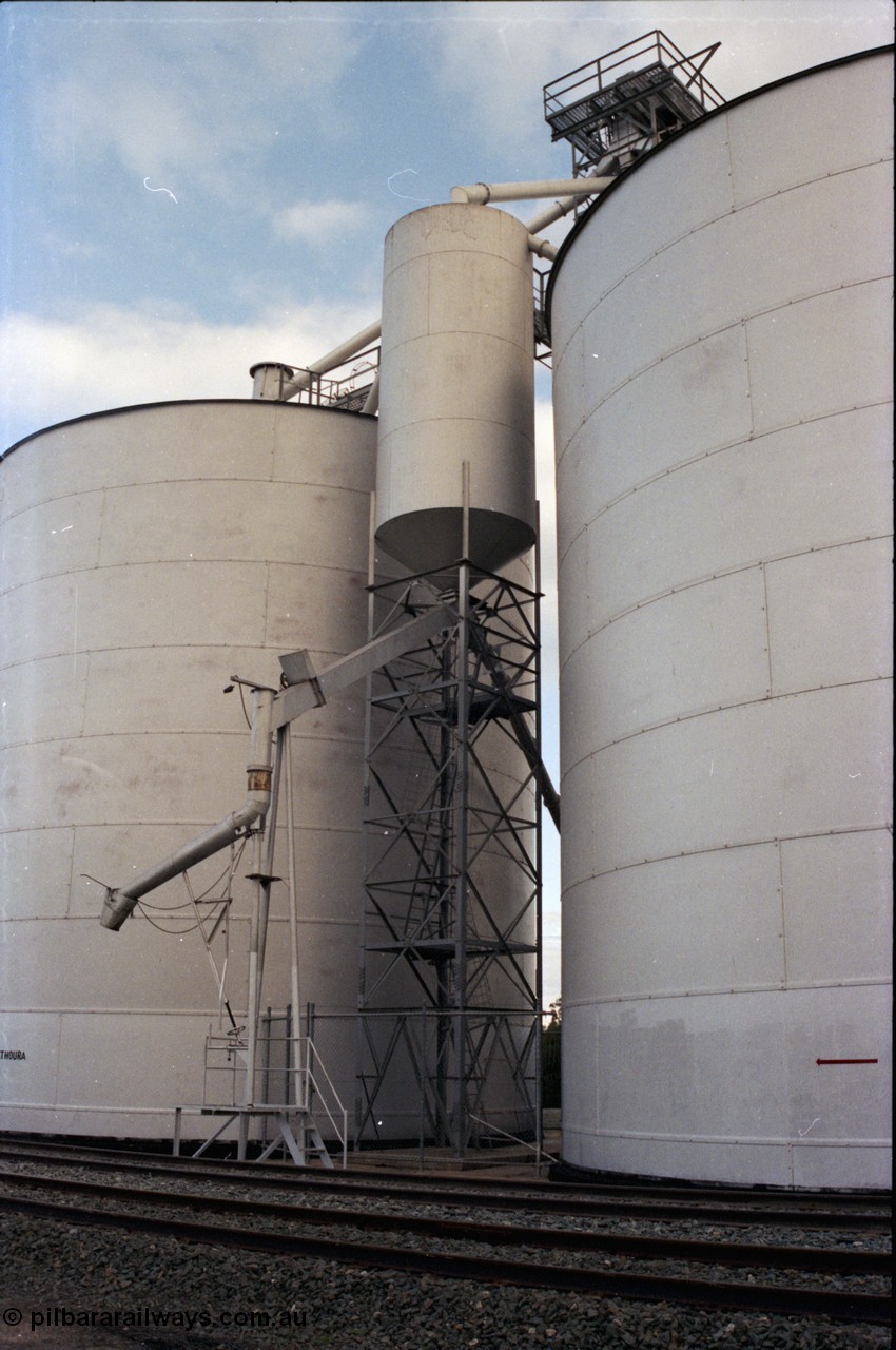 136-06
Mathoura silos, loading spout and surge silo, Ascom style silos.
