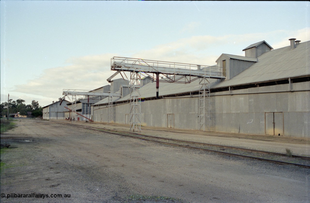 136-16
Deniliquin grain storage train loading spouts.
