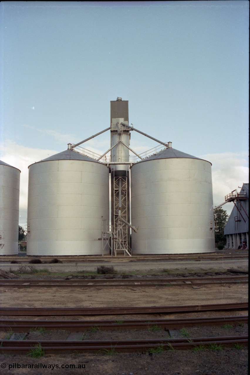 136-19
Deniliquin Ascom style silo complex, track view, loading spout and surge silo.
