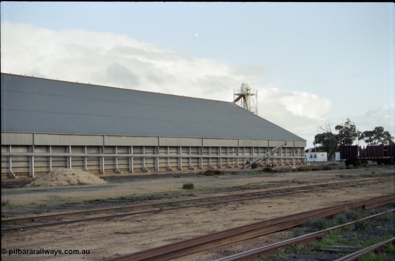 136-20
Deniliquin horizontal Victorian Oats Pool shed - grain bunker, part view.
