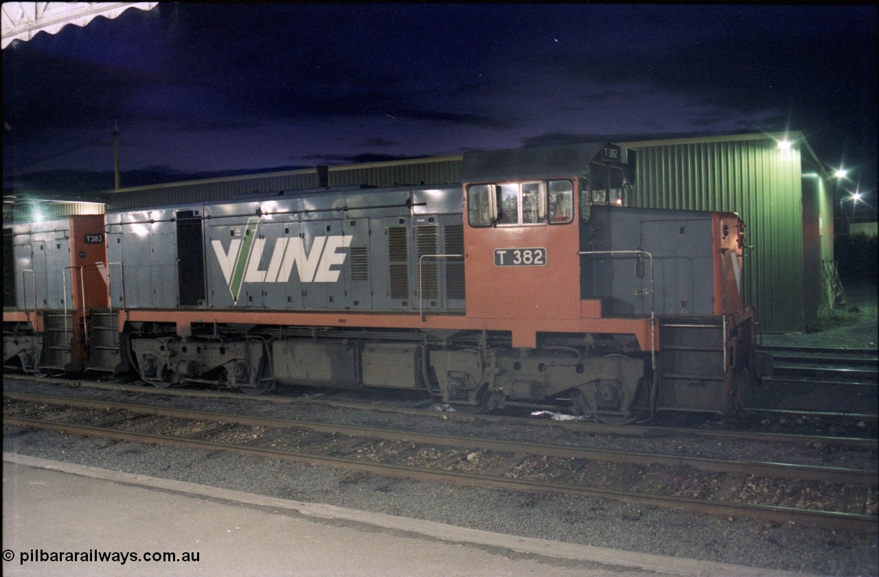 136-27
Shepparton station platform view of broad gauge V/Line T class T 382 Clyde Engineering EMD model G8B serial 64-337, night shot.
Keywords: T-class;T382;Clyde-Engineering-Granville-NSW;EMD;G8B;64-337;