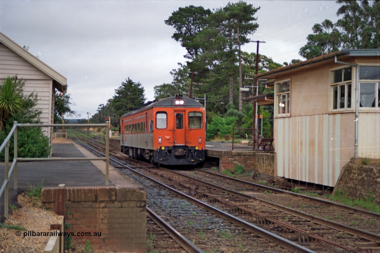 137-1-01
Broadford station overview, broad gauge V/Line DRC class diesel rail car DRC 41 built in November 1971 by Tulloch Ltd on a down Seymour passenger service.
Keywords: DRC-class;DRC41;Tulloch-Ltd-NSW;