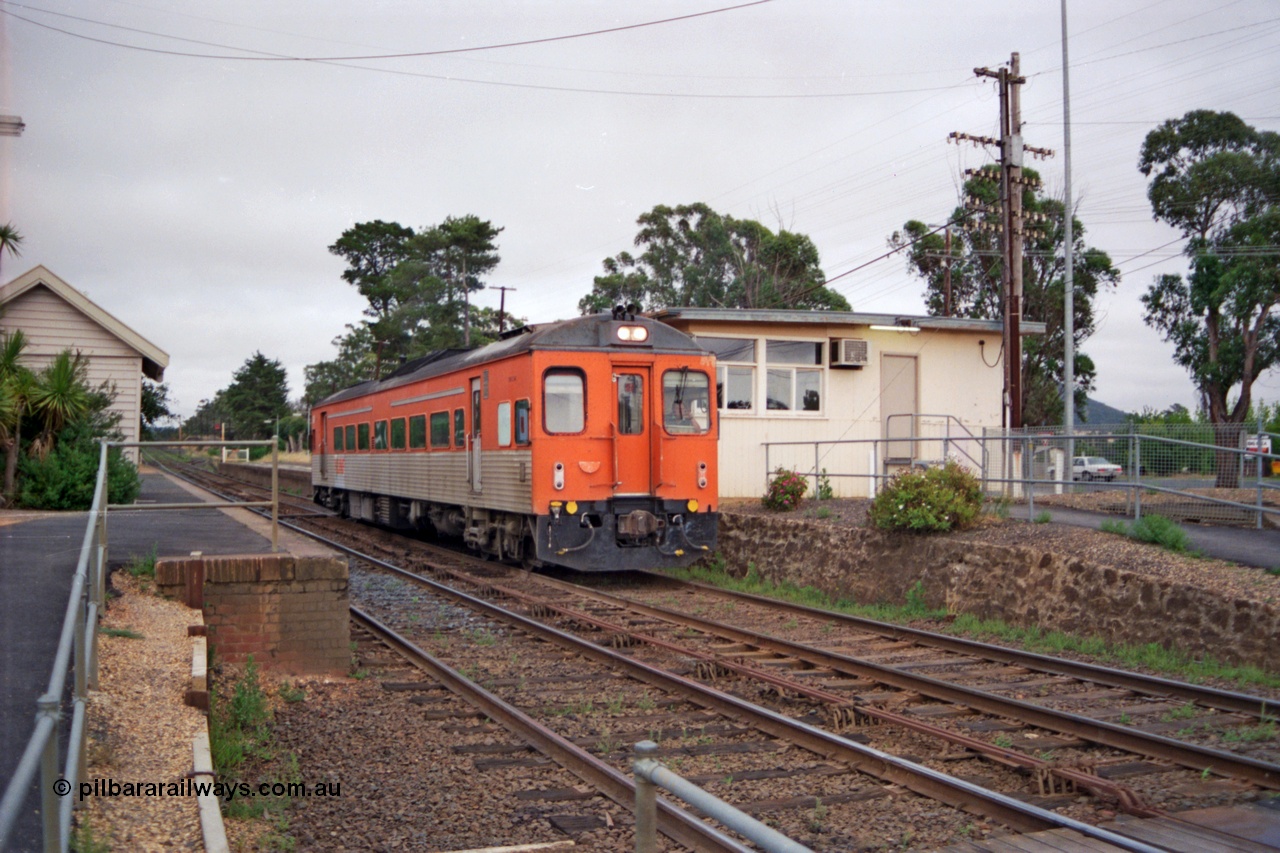137-1-02
Broadford station overview, broad gauge V/Line DRC class diesel rail car DRC 41 built in November 1971 by Tulloch Ltd on a down Seymour passenger service departing the station.
Keywords: DRC-class;DRC41;Tulloch-Ltd-NSW;