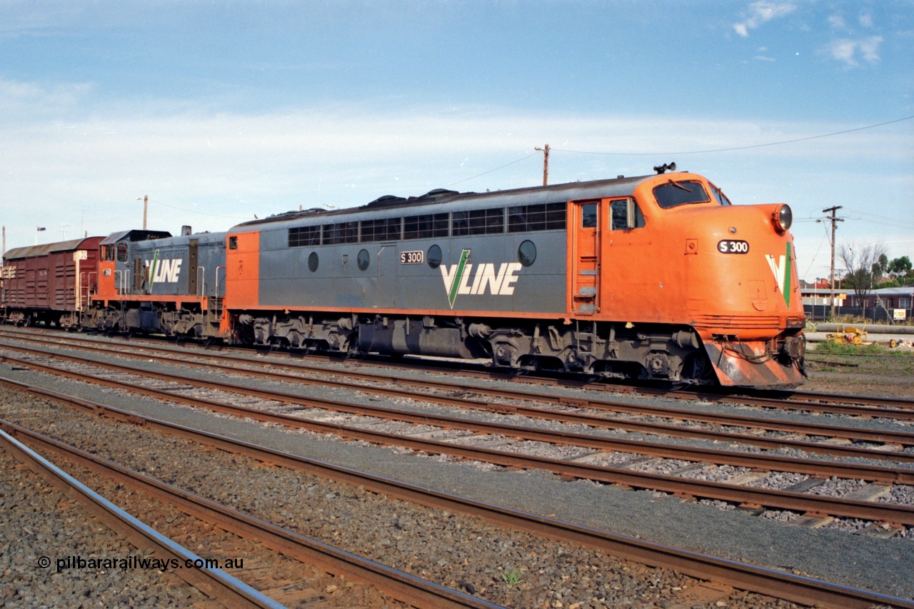 137-1-05
Seymour station yard view, broad gauge V/Line S class leader S 300 'Matthew Flinders' Clyde Engineering EMD model A7 serial 57-164 on the point of stabled down Wodonga goods train 9303 with T class T 396 Clyde Engineering EMD model G8B serial 65-426, the yard has been rationalised.
Keywords: S-class;S300;Clyde-Engineering-Granville-NSW;EMD;A7;57-164;bulldog;