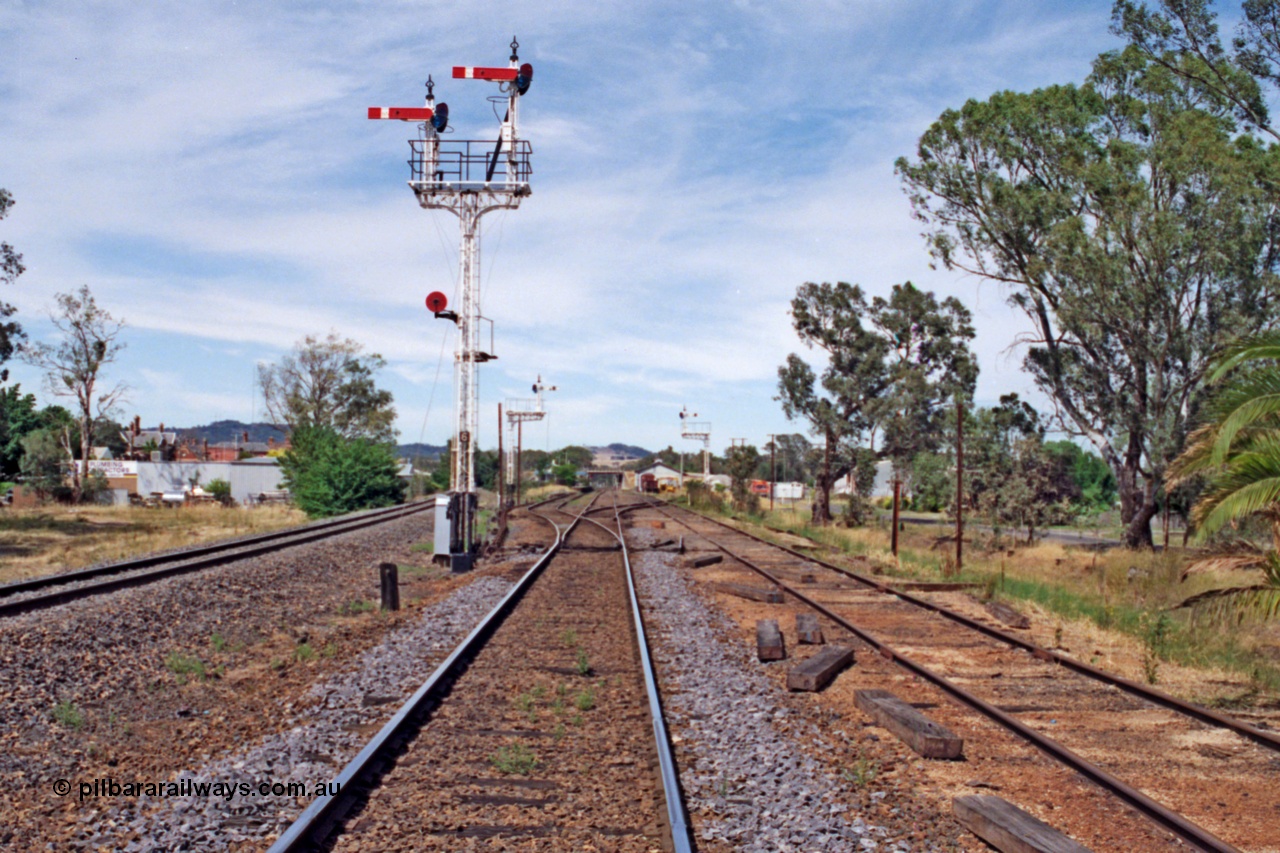 137-1-11
Euroa, station yard overview, up home lattice semaphore signal post 6, with down home departure signal post 5 and 4 in the background, No.3 Rd extension at right while the standard gauge line is on the left.
