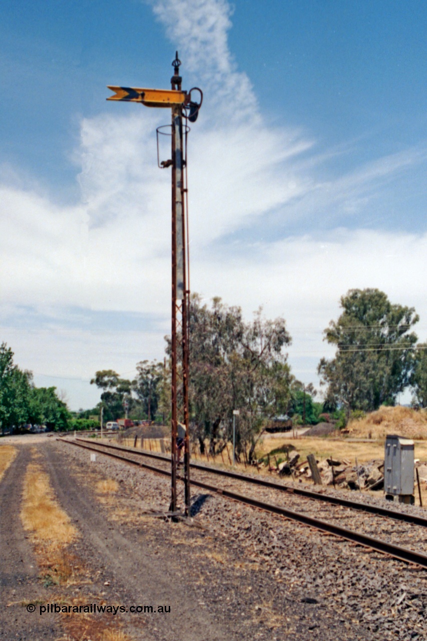137-1-16
Benalla, Yarrawonga line, up distant semaphore signal post 30, (which is fixed at this position) for trains arriving into Benalla yard from the Yarrawonga line.
