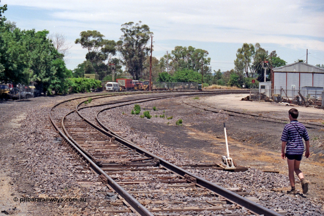 137-1-17
Benalla, Yarrawonga line, points to Siding J spiked normal, Pivot depot on the right, up home semaphore signal post 33 for the Wodonga line is in the middle of frame, semaphore signal post 29, up home Yarrawonga line is visible near the Pivot shed.
