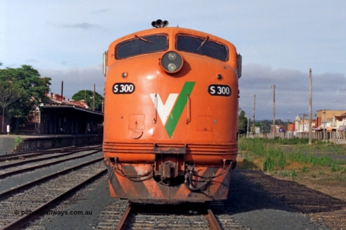 137-1-03
Seymour station yard, broad gauge V/Line S class leader S 300 'Matthew Flinders' Clyde Engineering EMD model A7 serial 57-164 on the point of stabled down Wodonga goods train 9303, the yard has been rationalised.
Keywords: S-class;S300;Clyde-Engineering-Granville-NSW;EMD;A7;57-164;bulldog;