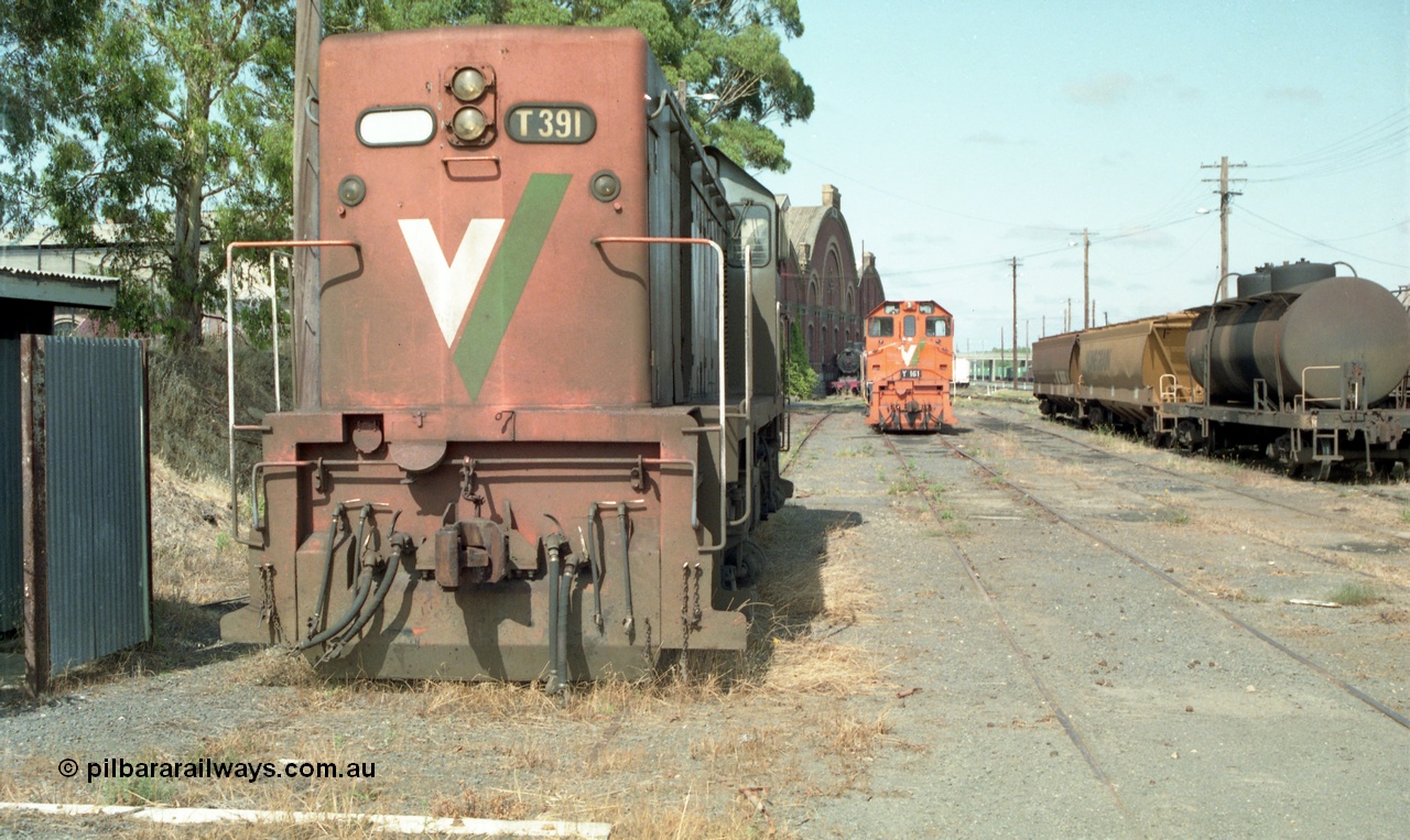 138-01
Bendigo loco depot, V/Line broad gauge locos T class T 391 Clyde Engineering EMD model G8B serial 65-421 and Y class Y 161 Clyde Engineering EMD model G6B serial 67-581, VHHF class bogie grain waggons and a bogie oil tank waggon.
Keywords: T-class;T391;Clyde-Engineering-Granville-NSW;EMD;G8B;65-421;Y-class;Y161;G6B;67-581;