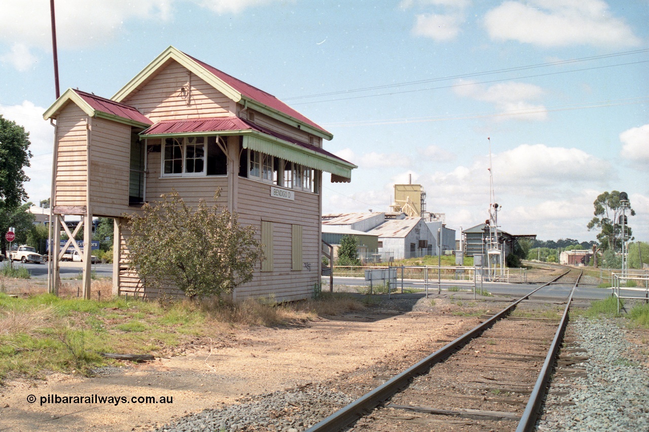 138-18
Bendigo Signal Box D, no longer in use for interlock purposes, looking back towards Bendigo.
