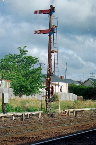 139-24
Ballarat, near Doveton Street opposite the former flour mill sidings, lattice semaphore signal Post 32, the upper semaphore arm is the Up Starting worked from Ballarat North or C Box while the lower semaphore arm is the Up Distant worked from Ballarat B Box at Lydiard Street.
