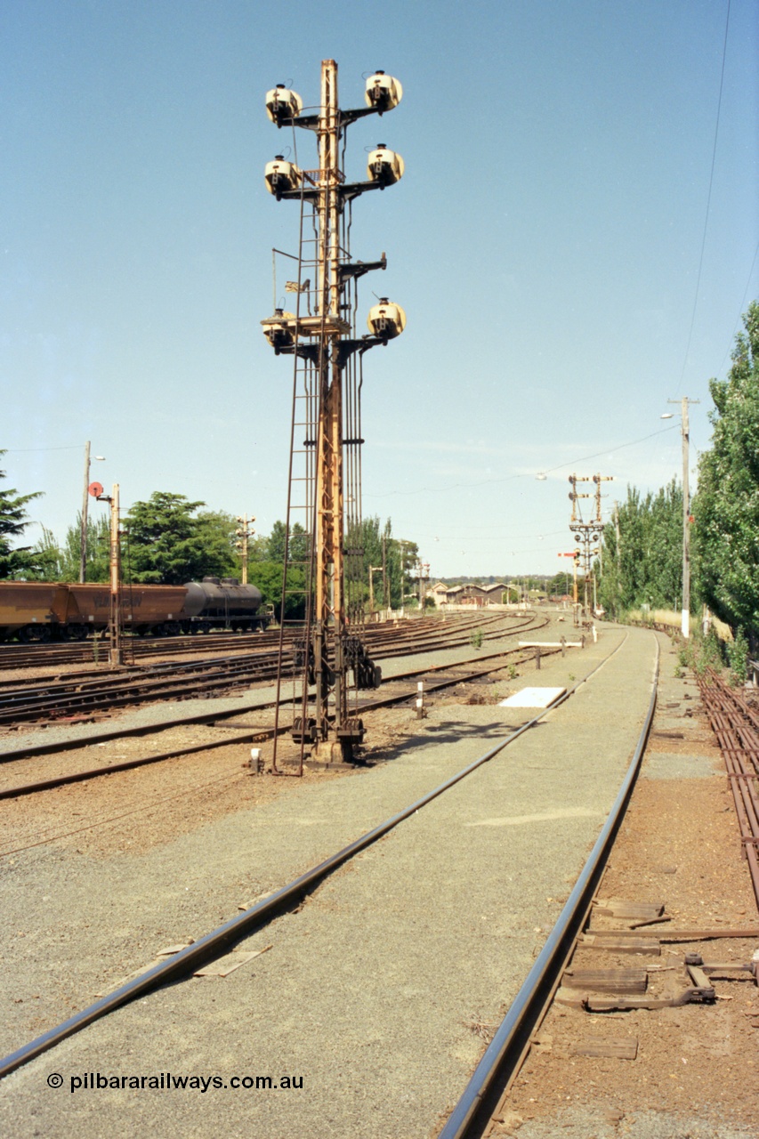 140-1-08
Ballarat station yard view looking towards Ballarat East, rear of disc signal post 15, disc signal post 13 on the left and semaphore signal post 10 with signal post 11 facing away in background.
