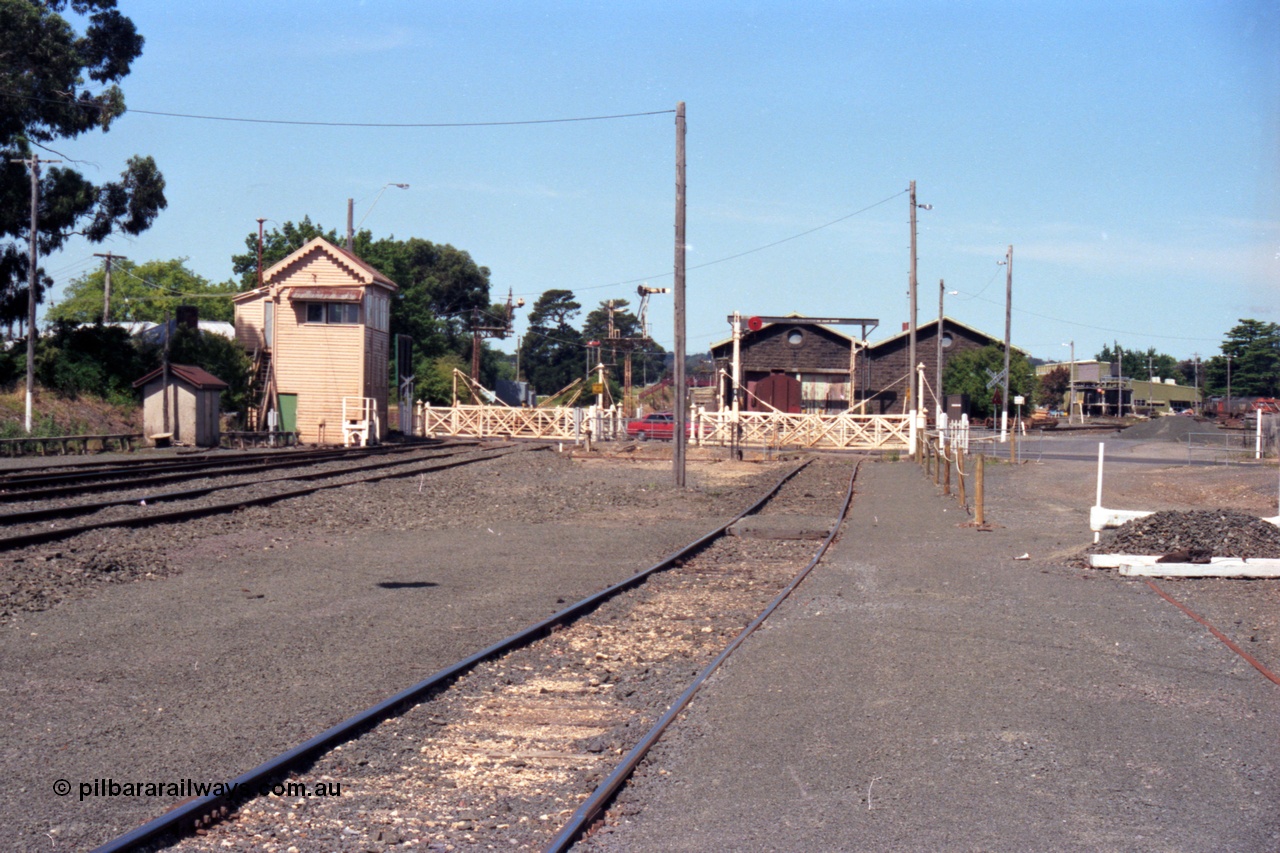 140-1-16
Ballarat East signal box overview, looking east, signal box and staff exchange platform, Humffray St interlocked gates, 2 sets, bluestone goods shed and gantry crane, disc signal post 6A, taken from the loco track.
