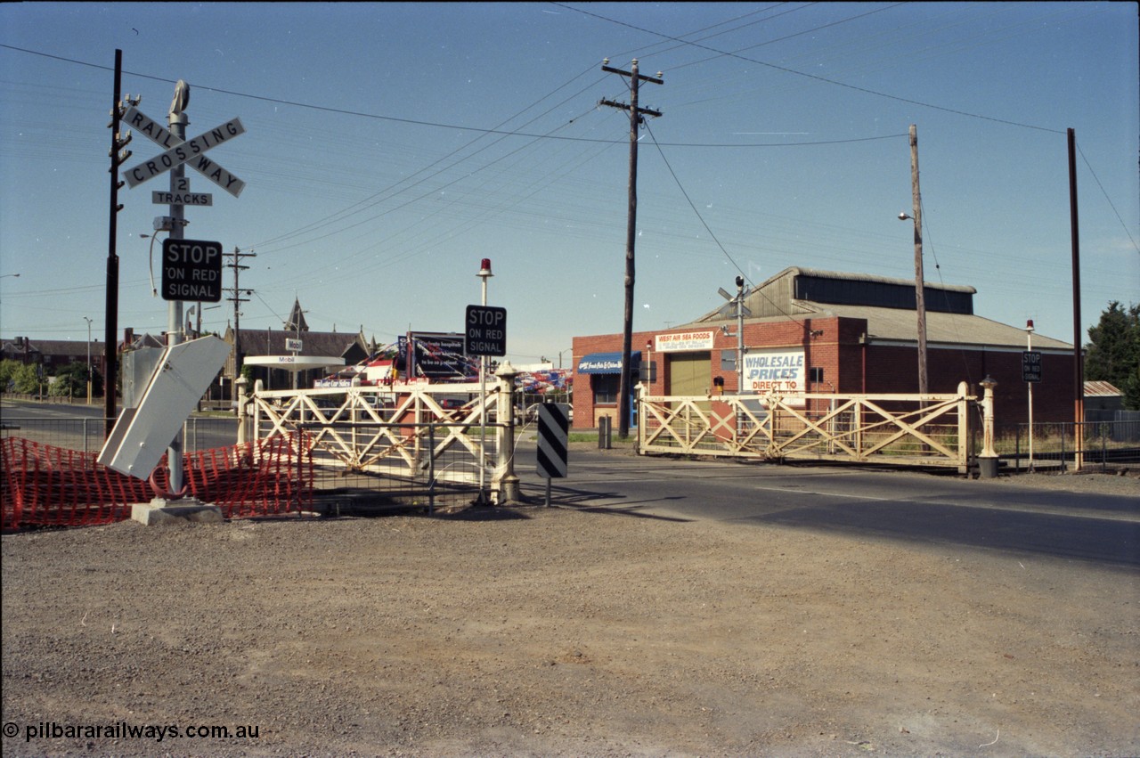 140-2-04
Ballarat, Linton Junction Signal Box, or Ballarat D, view of the interlocked gates looking towards Ballarat, the road is Gillies St, and with the impending boom barriers about to be commissioned, the gates days are numbered.
