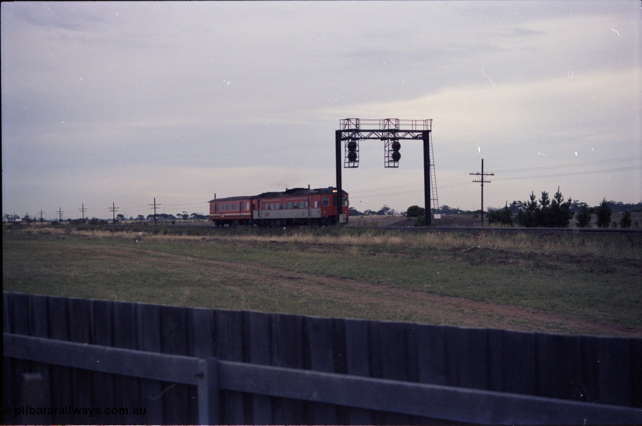 140-2-19
Deer Park West, V/Line broad gauge Tulloch Ltd DRC class diesel rail car and MTH class trailer, down Bacchus Marsh passenger service, searchlight signal gantry.
Keywords: DRC-class;Tulloch-Ltd-NSW;