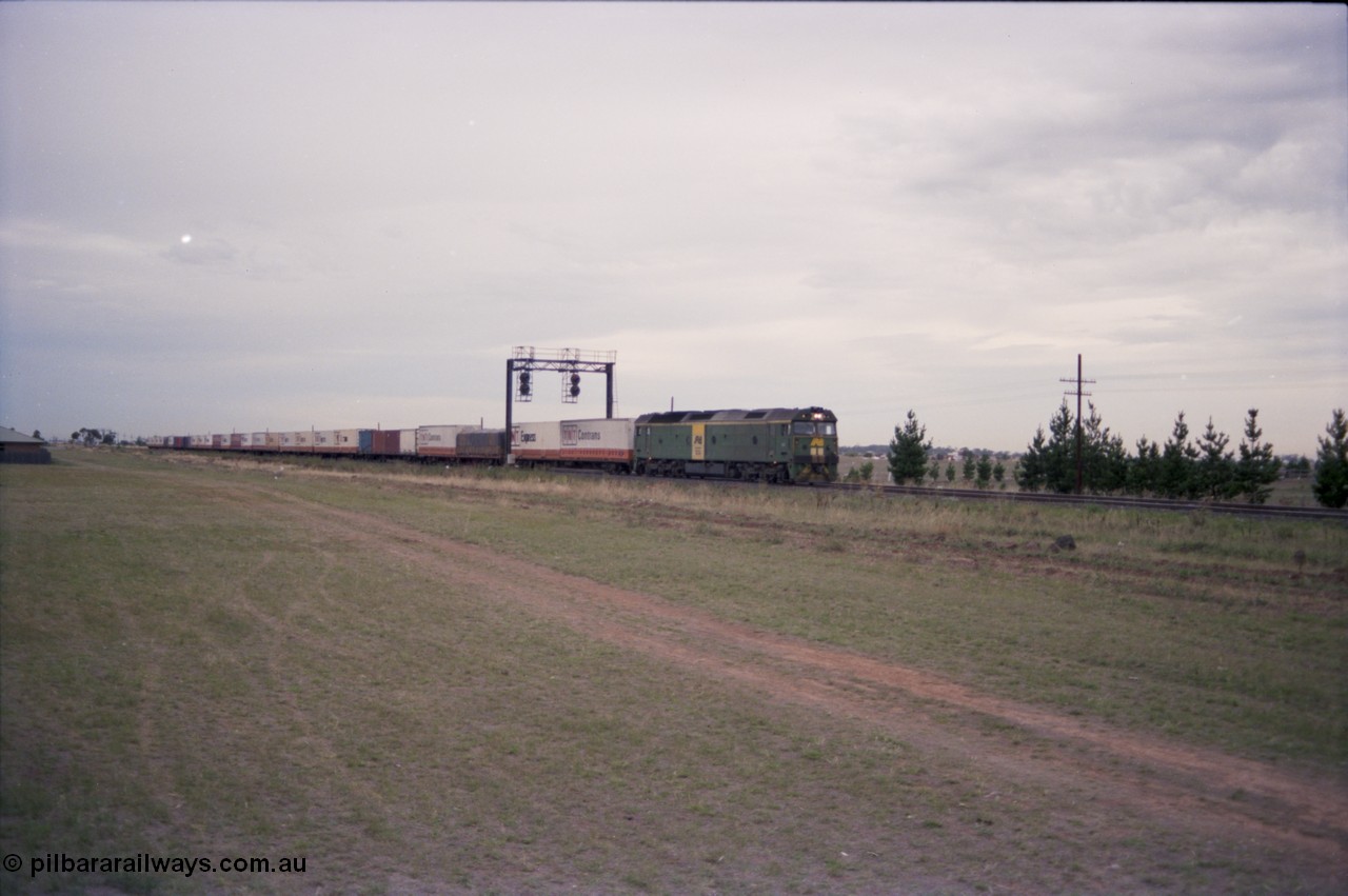 140-2-21
Deer Park West, Australian National broad gauge BL class locomotive Clyde Engineering EMD model JT26C-2SS in AN livery leading a down Adelaide bound goods train.
Keywords: BL-class;Clyde-Engineering-Rosewater-SA;EMD;JT26C-2SS;