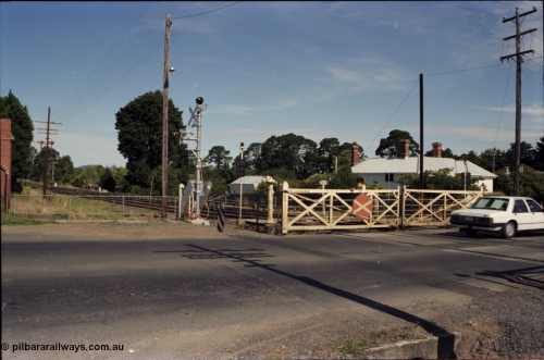 140-2-02
Ballarat, Linton Junction Signal Box, or Ballarat D, view of the interlocked gates, looking towards Ballarat, the road is Gillies St, and with the impending boom barriers about to be commissioned, the gates days are numbered.
