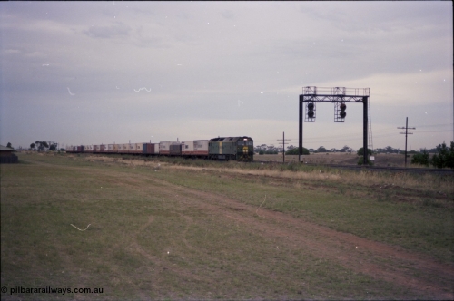 140-2-20
Deer Park West, Australian National broad gauge BL class locomotive Clyde Engineering EMD model JT26C-2SS in AN livery leading a down Adelaide bound goods train.
Keywords: BL-class;Clyde-Engineering-Rosewater-SA;EMD;JT26C-2SS;