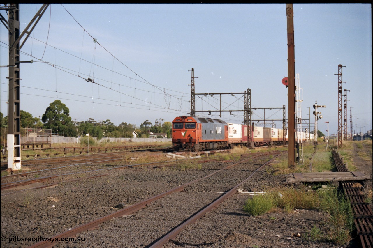 141-2-14
Sunshine, broad gauge V/Line G class G 529 Clyde Engineering EMD model JT26C-2SS serial 88-1259 leads an Adelaide bound down Super Freighter service with mainly TNT loading along the passenger lines heading for No.3 Rd, disc signal 34 and point rodding at right.
Keywords: G-class;G529;Clyde-Engineering-Somerton-Victoria;EMD;JT26C-2SS;88-1259;