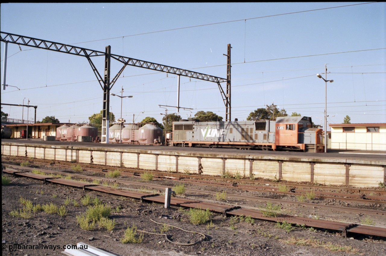 141-2-18
Sunshine, broad gauge V/Line X class X 45 'Edgar H Brownbill' Clyde Engineering EMD model G26C serial 75-792 leads an up Bendigo goods train through platform No.1 to Tottenham Yard, platform No.3 and point rodding in foreground.
Keywords: X-class;X45;Clyde-Engineering-Rosewater-SA;EMD;G26C;75-792;