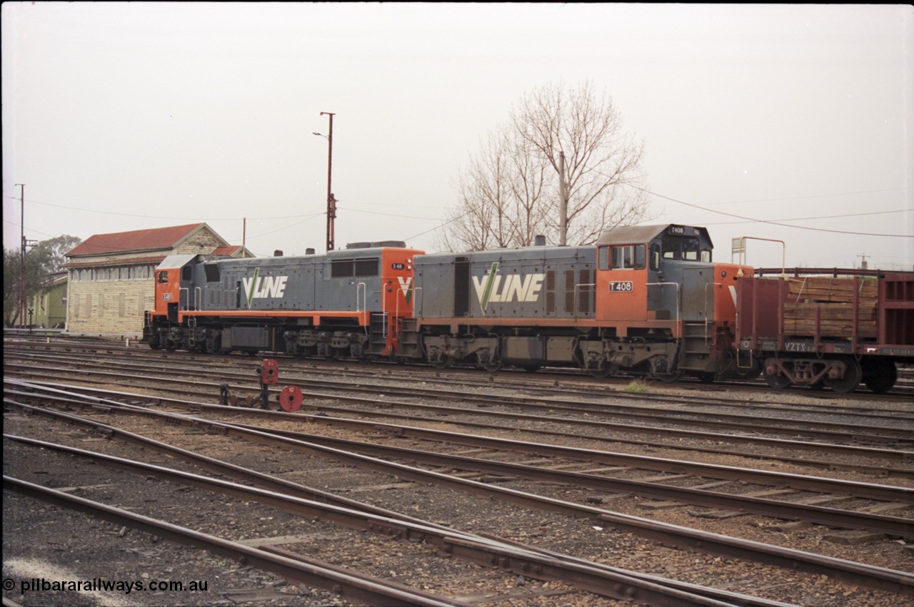 142-1-30
Benalla yard view, stabled broad gauge Wodonga goods train 9303 with V/Line X class X 48 Clyde Engineering EMD model G26C serial 75-795 and T class T 408 Clyde Engineering EMD model G18B serial 68-624, dwarf disc signal 10, track view, B signal box, trailing view.
Keywords: T-class;T408;Clyde-Engineering-Granville-NSW;EMD;G18B;68-624;