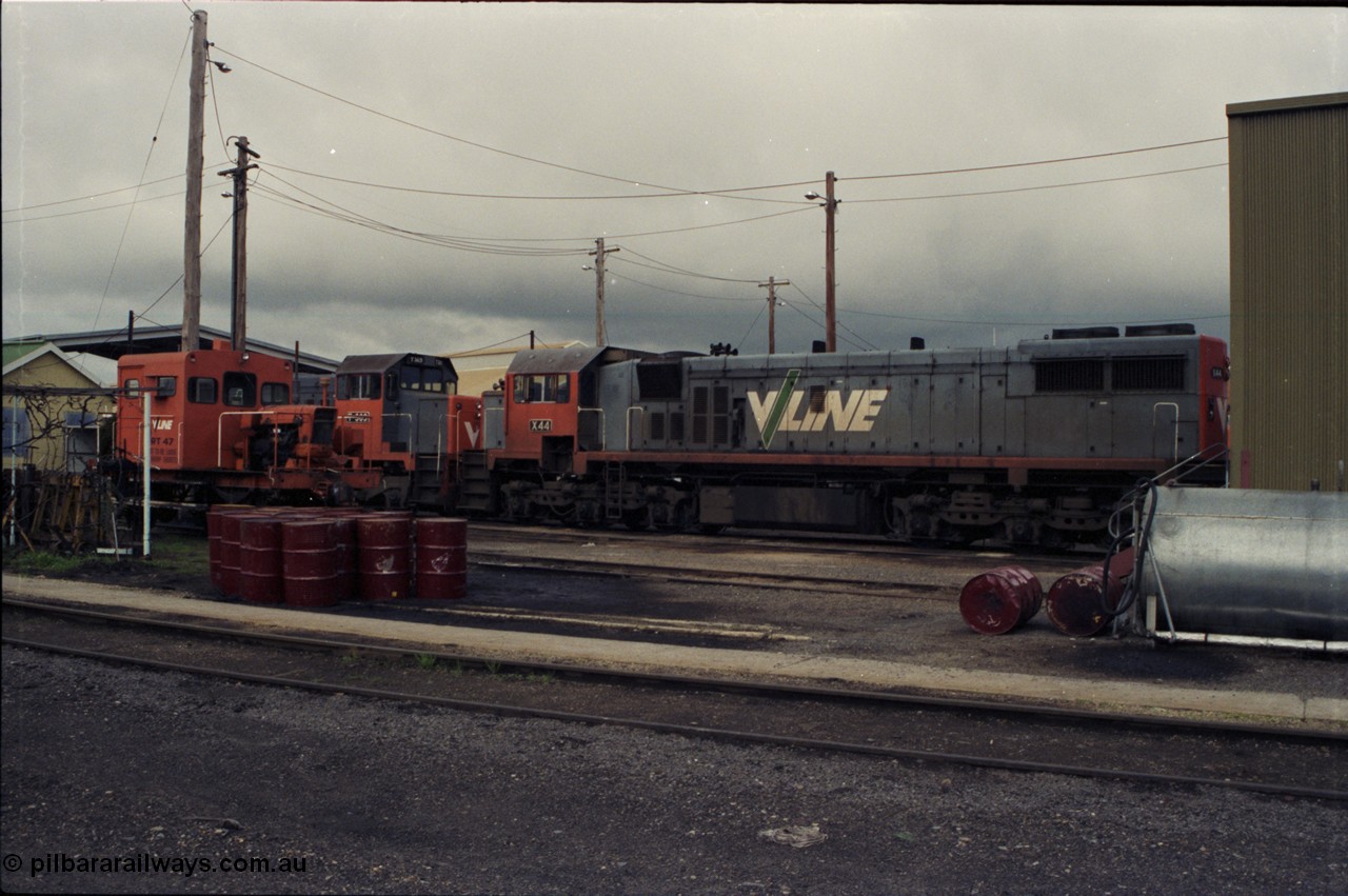 142-2-18
Wodonga loco depot, view across service roads, broad gauge V/Line units RT class rail tractor RT 47, T class T 369 Clyde Engineering EMD model G8B serial 64-324 and X class X 44 Clyde Engineering EMD model G26C serial 70-707.
Keywords: X-class;X44;Clyde-Engineering-Granville-NSW;EMD;G26C;70-707;