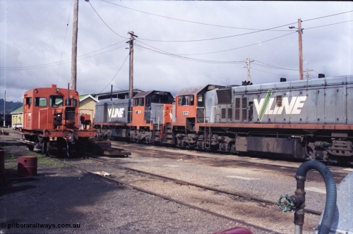 142-2-25
Wodonga loco depot, view across service roads, broad gauge V/Line units RT class rail tractor RT 47, T class T 369 Clyde Engineering EMD model G8B serial 64-324 and X class X 44 Clyde Engineering EMD model G26C serial 70-707.
Keywords: X-class;X44;Clyde-Engineering-Granville-NSW;EMD;G26C;70-707;