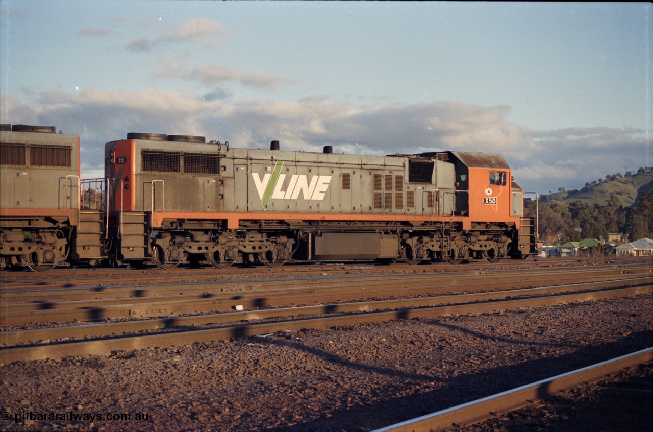 142-3-18
Albury south yard, V/Line broad gauge locomotive X class X 50 Clyde Engineering EMD model G26C serial 75-797 on the point of 9334 up Albury steel train, awaiting departure time, trailing view.
Keywords: X-class;X50;Clyde-Engineering-Rosewater-SA;EMD;G26C;75-797;