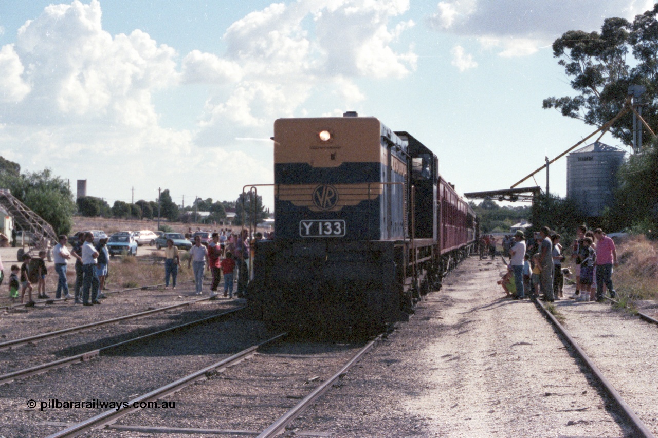 143-29
Wahgunyah, broad gauge VR liveried Y class Y 133 Clyde Engineering EMD model G6B serial 65-399 sits on the point of the up 'Stringybark Express' mixed special as it awaits departure time. The silo structure on the right stands on the former station building platform.
Keywords: Y-class;Y133;Clyde-Engineering-Granville-NSW;EMD;G6B;65-399;