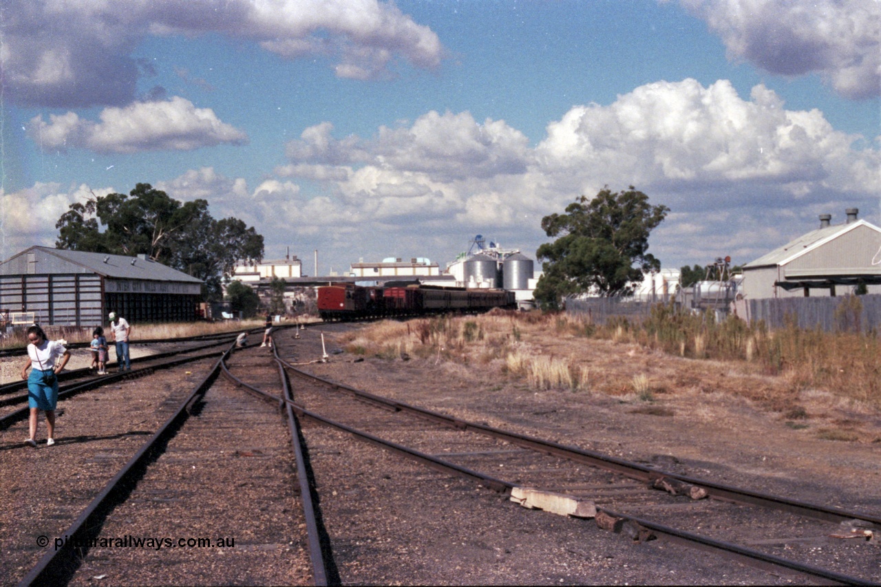 143-34
Wahgunyah, trailing shot of the up 'Stringybark Express' mixed special departing, the shed on the left is Inter City Mills Aust a former name for what became Uncle Tobys, that factory is in the background, the reason for the line remaining open.
