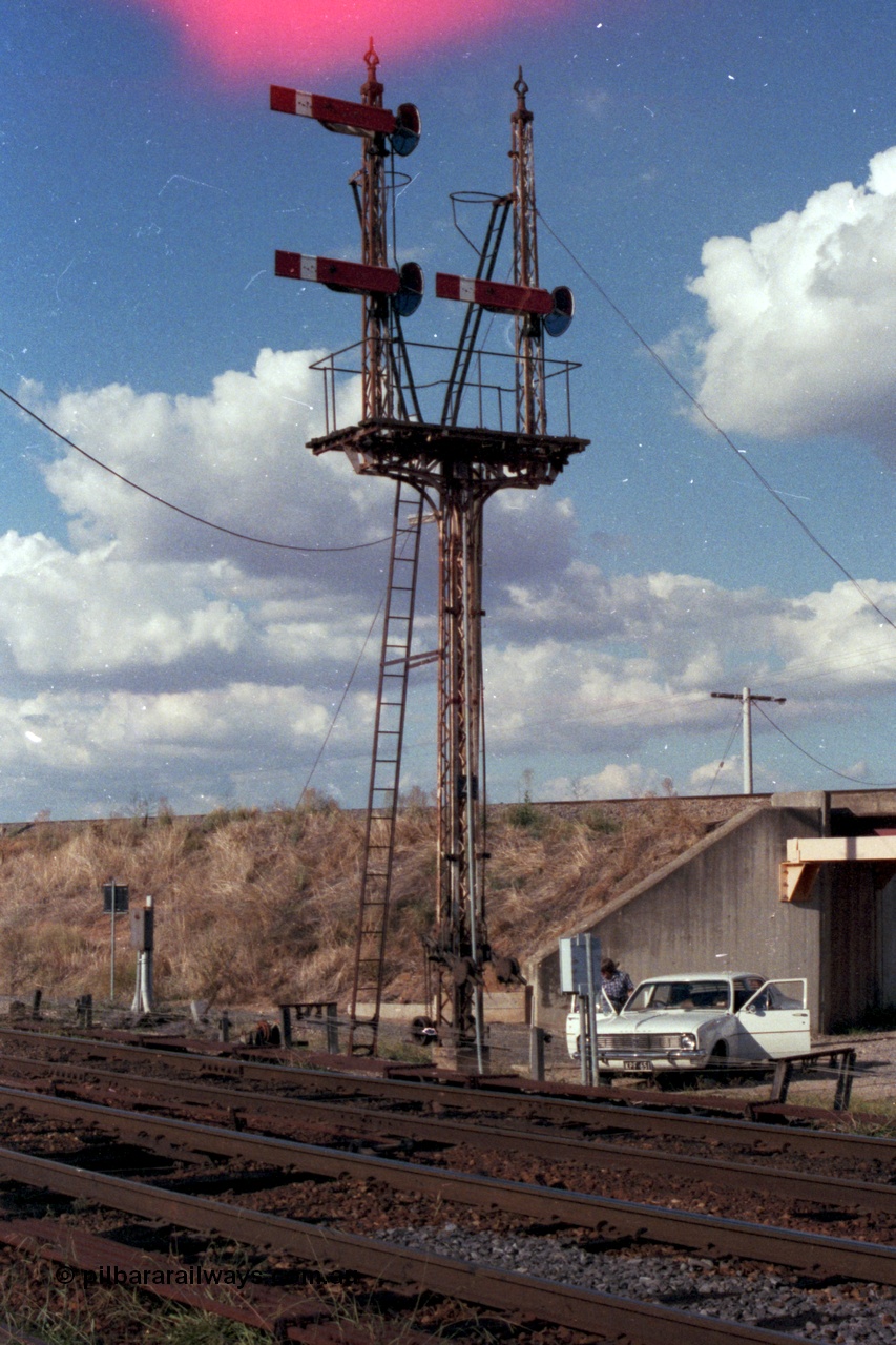 144-01
Springhurst, semaphore signal Post 4 Down Home departure, top left arm No. 2 Rd to Wahgunyah line, bottom arm No. 2 Rd to Wodonga Line. Right hand arm No.1 Rd to Wodonga Line, the interlocking can be clearly seen, also the standard gauge flyover in the background.
