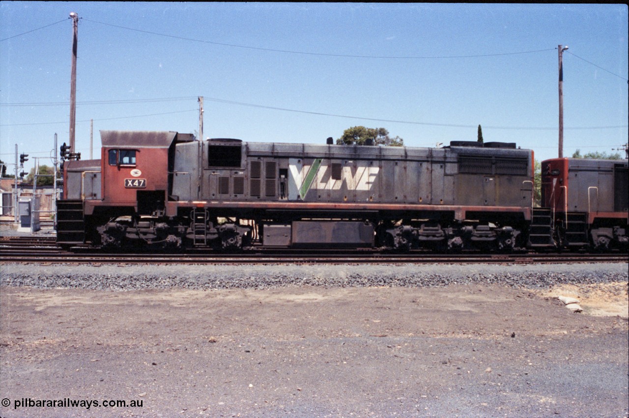 146-07
Seymour, rationalised broad gauge yard view with stabled Wodonga goods 9303 behind V/Line X class X 47 Clyde Engineering EMD model G26C serial 75-794, side view.
Keywords: X-class;X47;Clyde-Engineering-Rosewater-SA;EMD;G26C;75-794;
