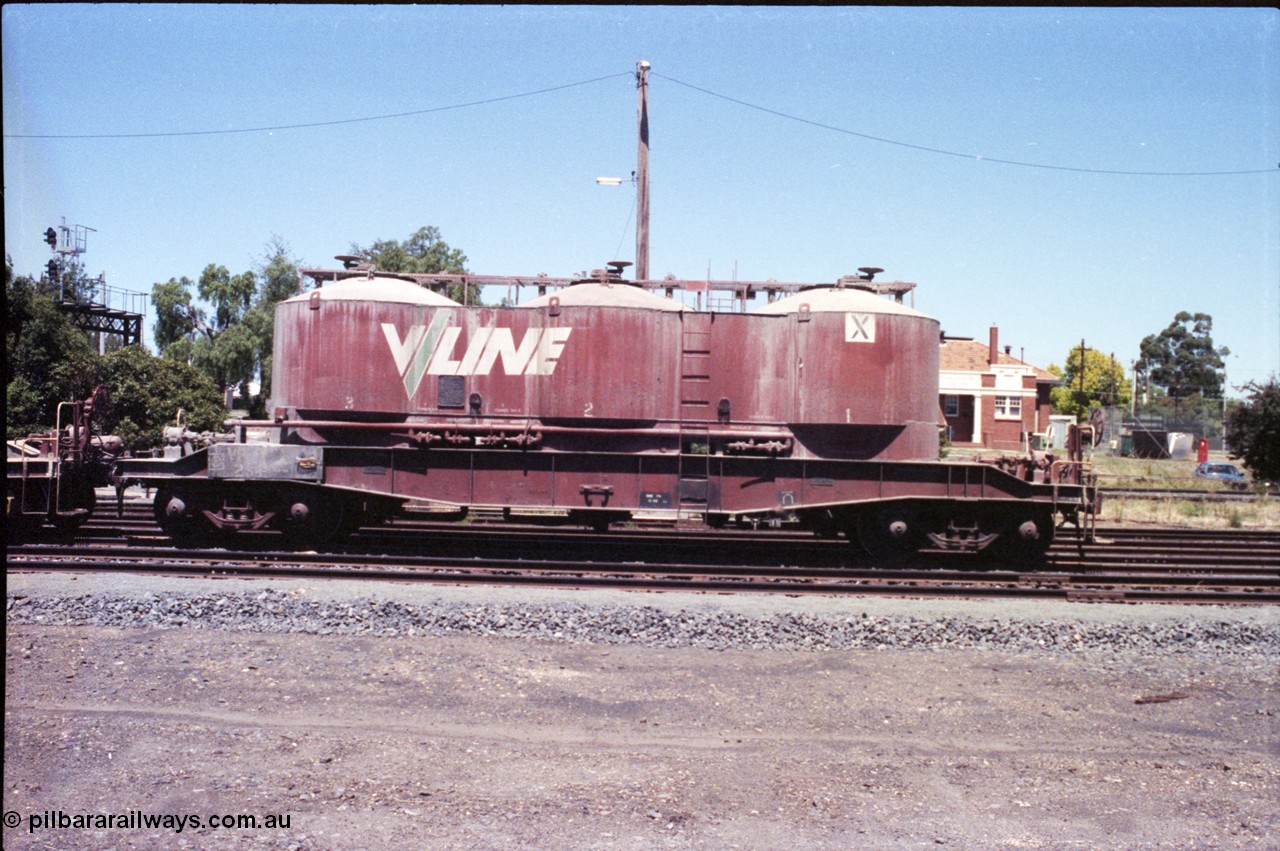 146-10
Seymour, rationalised broad gauge yard, V/Line VPCX type bogie pneumatic three cell cement hopper VPCX 28. Built new as JX type February 1966 at Newport Workshops, recoded to VPCX in October 1979.
Keywords: VPCX-type;VPCX28;JX-type;