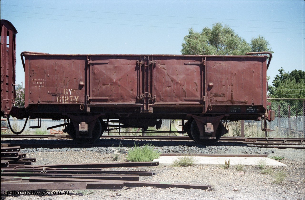 146-20
Seymour, preserved broad gauge Victorian Railways GY type four wheel open waggon GY 6127, side view. Built by the Pressed Steel Company, England in May 1952, in 1981 recoded to G type.
Keywords: GY-type;GY6127;