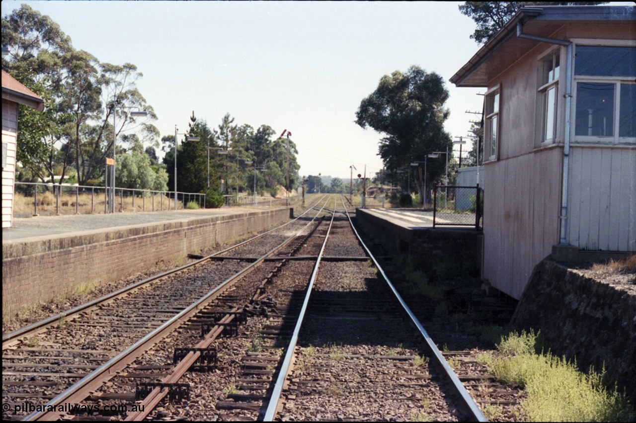 146-28
Broadford station overview looking south from the pedestrian crossing, shows rodding and signals pulled off as station is switched out.
