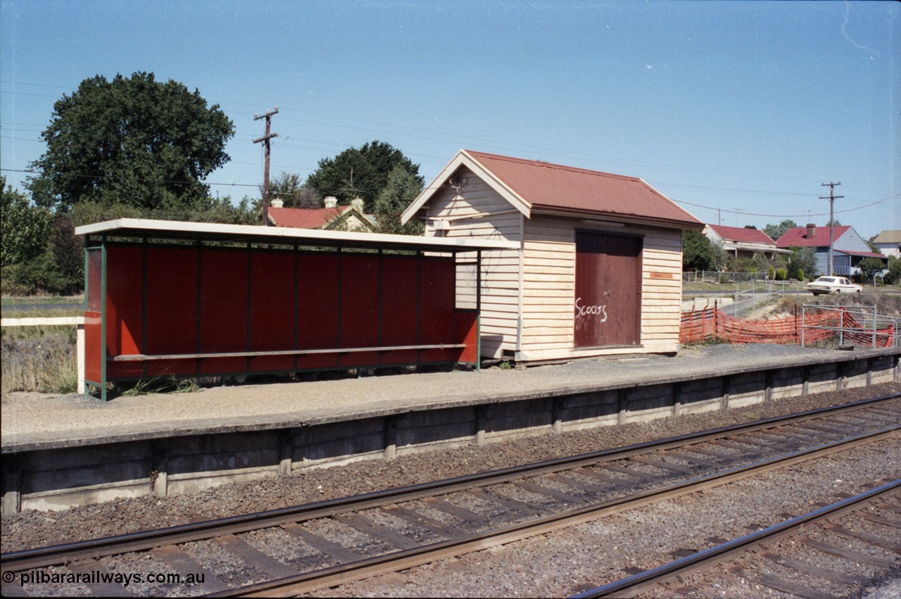 146-29
Wandong, station up platform shelter and waiting room.
