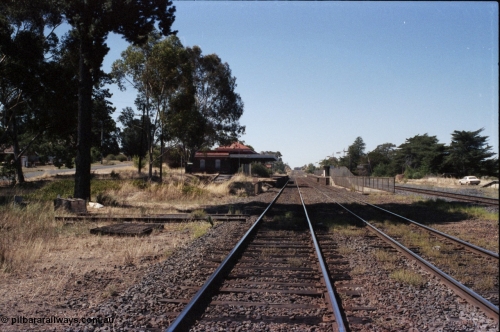 146-24
Tallarook station overview from broad gauge lines, site of gangers shed at left, standard gauge line is at right, looking north.
