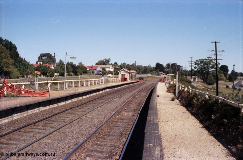 146-30
Wandong, station overview from the north end of down platform looking south.
