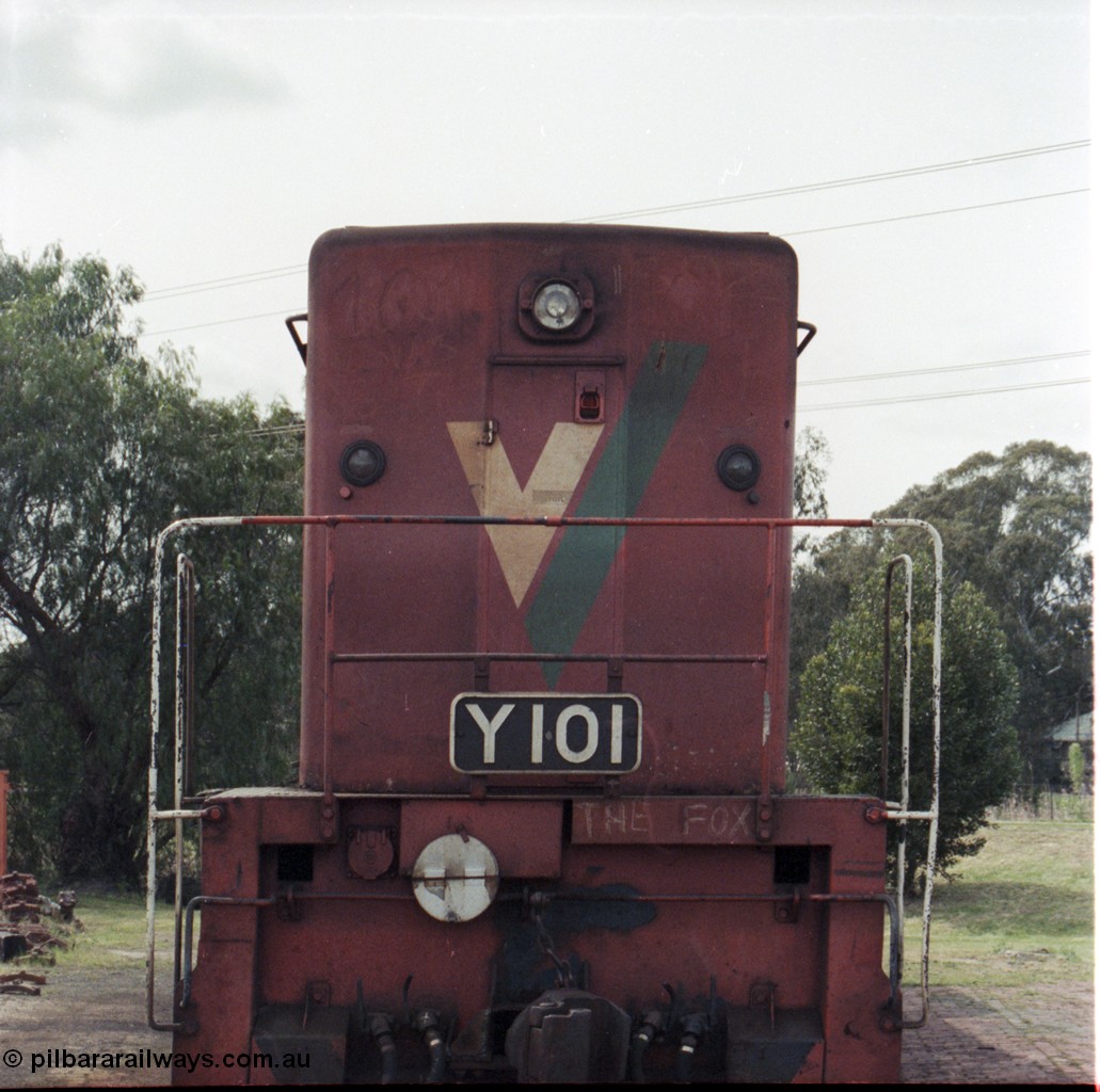 147-37
Seymour loco depot, standard gauge V/Line shunt loco and Y class leader Y 101 Clyde Engineering EMD model G6B serial 63-291 sits on the standard gauge turntable road, front view, these units ride on former 'Swing Door' motor bogies.
Keywords: Y-class;Y101;Clyde-Engineering-Granville-NSW;EMD;G6B;63-291;