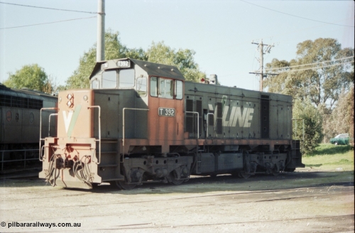 147-05
Seymour loco depot turntable roads, broad gauge V/Line T class T 392 Clyde Engineering EMD model G8B serial 65-422.
Keywords: T-class;T392;Clyde-Engineering-Granville-NSW;EMD;G8B;65-422;