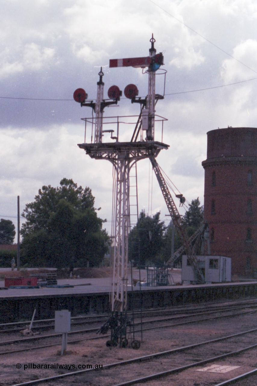 148-15
Wangaratta, Signal Post 17, one arm and three discs, the arm is Down Home Signal No.2 to Main Line, top Left-hand Disc from No. 3 Road to Siding 'C', top Right-hand disc from No. 3 Road to Main Line, Bottom Disc from No. 2 Road to Siding 'C'.
