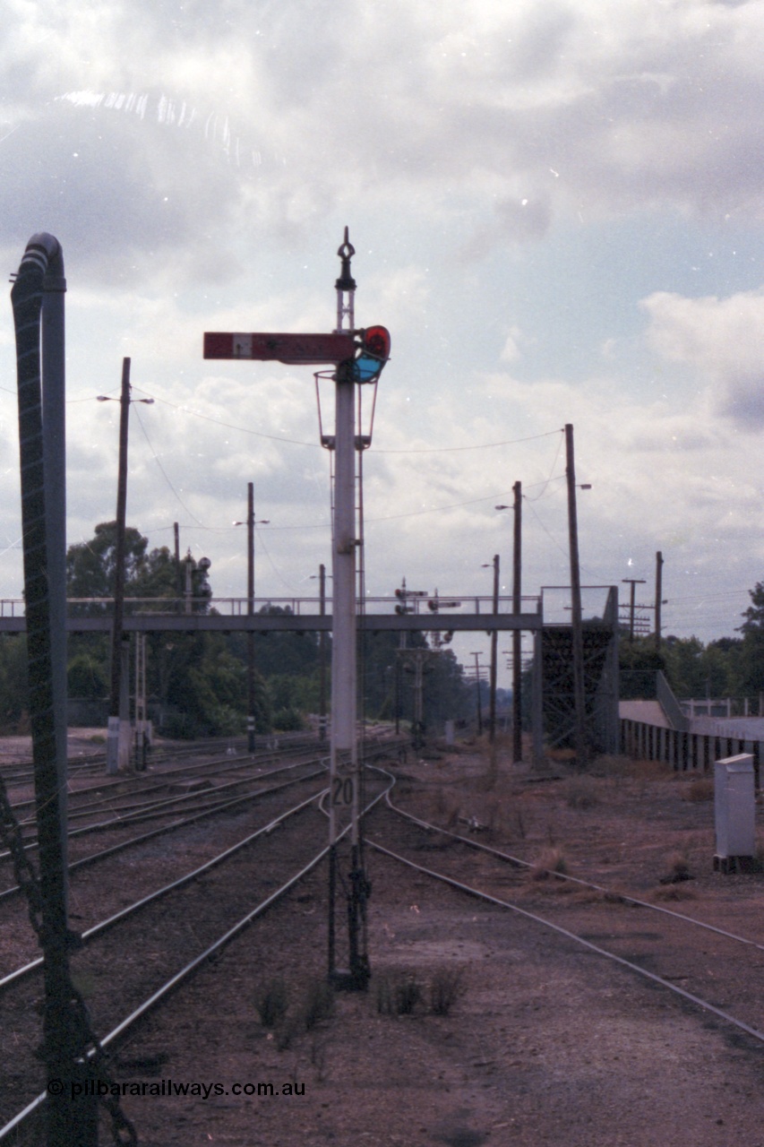 148-19
Wangaratta, semaphore Signal Post 20, Down Home Signal for No.1 Road to Main Line to Post 24, track on the right is for Siding A, taken from station platform.
