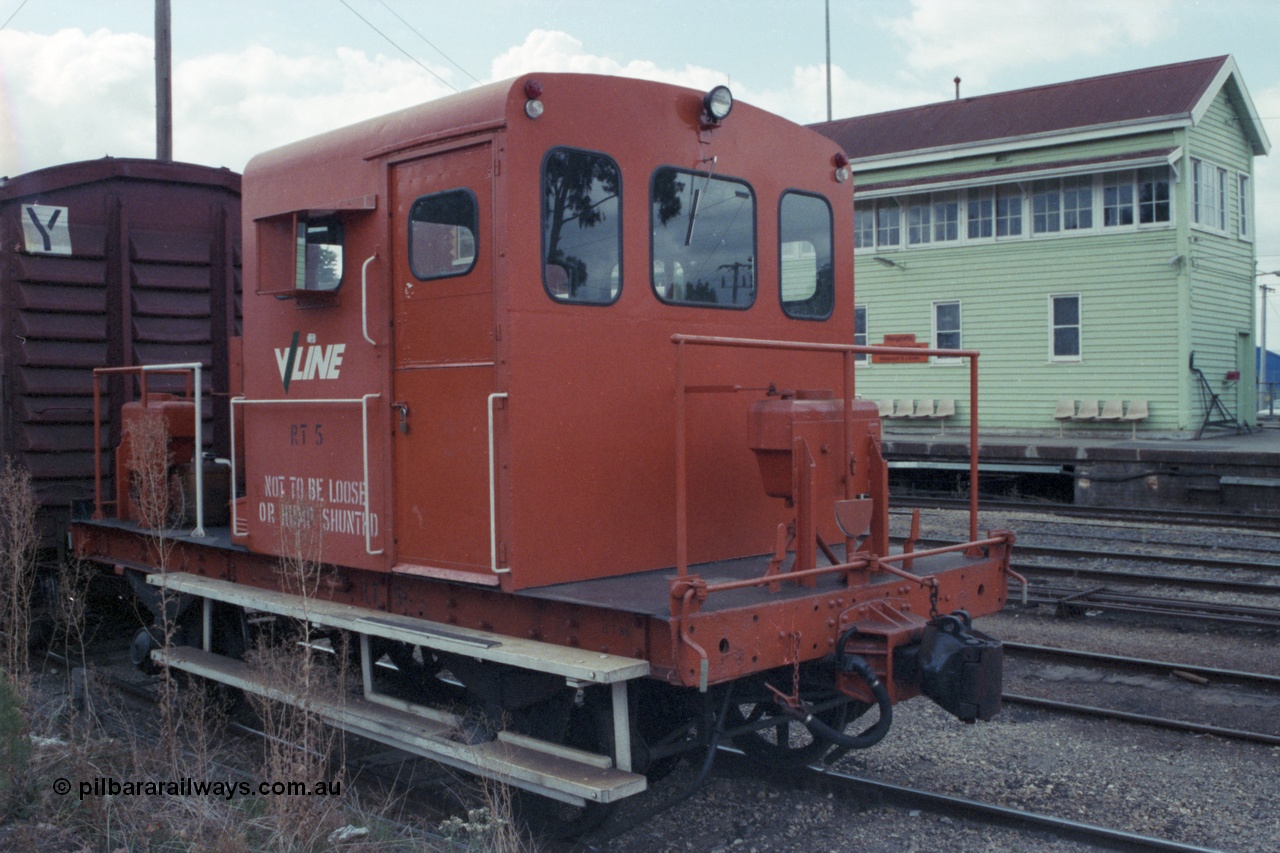 148-21
Wangaratta, V/Line broad gauge RT class rail tractor RT 5 LHS view with signal box and platform in the background. RT 5 built new by Newport Workshops September 1957.
Keywords: RT-class;RT5;Victorian-Railways-Newport-WS;