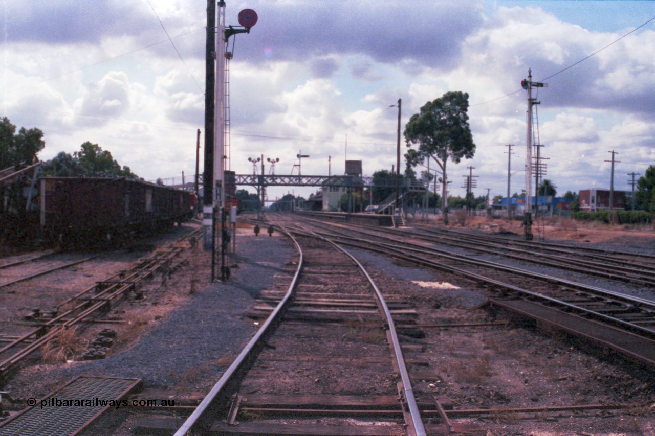 148-27
Wangaratta, Signal Post 11, Disc Signal from Sidings 'H' or 'E' to No. 3 Road towards Post 17; or to Nos. 4 or 5 Roads towards Post 19; or to No. 6 Road. Shows point rodding and signal wires, briquette waggons at left, Up Signal Post 12 at right, looking north.
